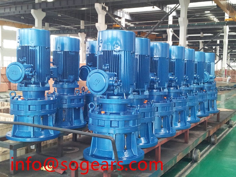 Vertical variable speed motor for mixer 
